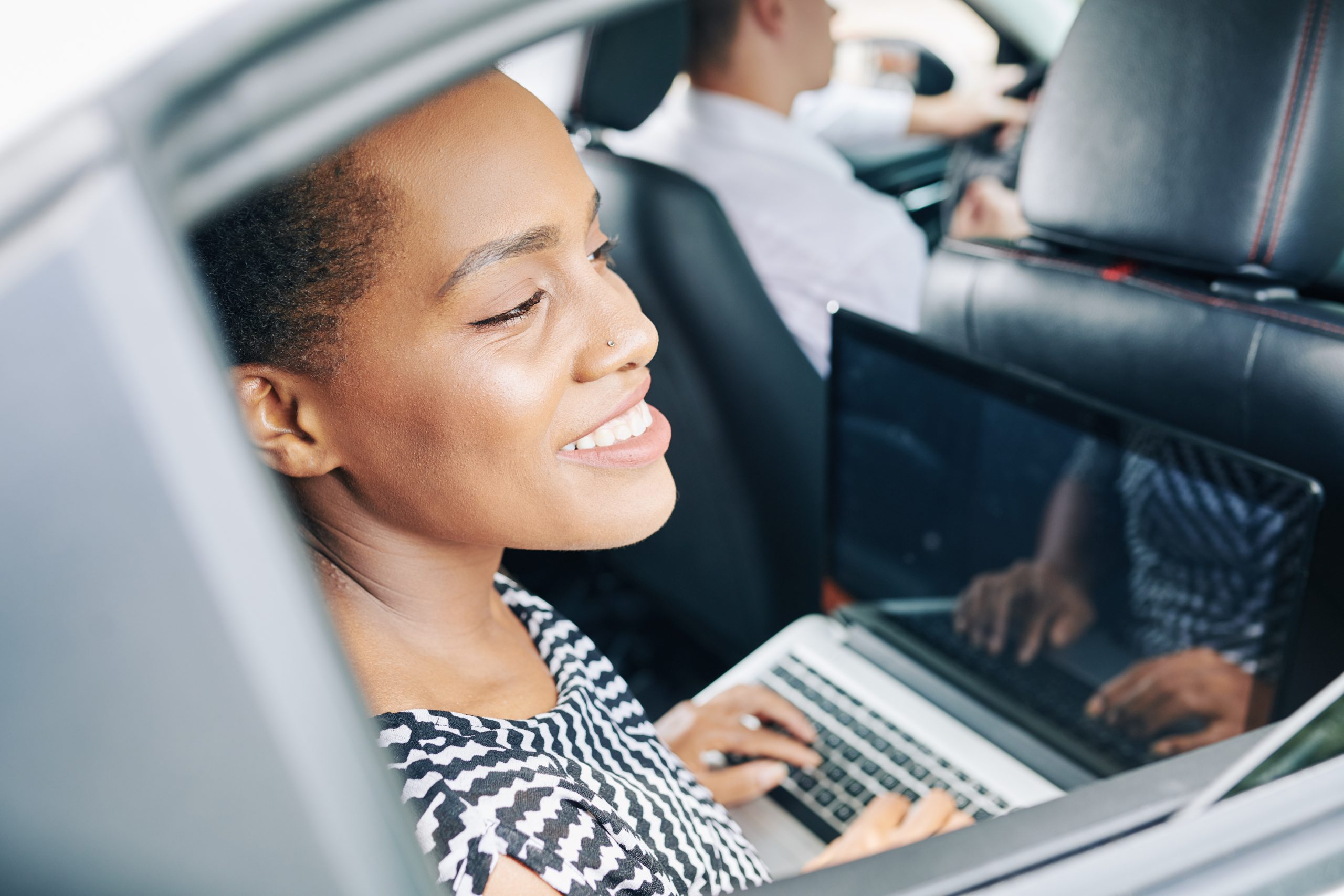 woman-working-during-trip